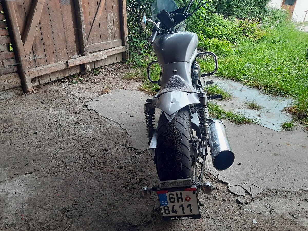 AQUILA Hyosung GV 650 - 8