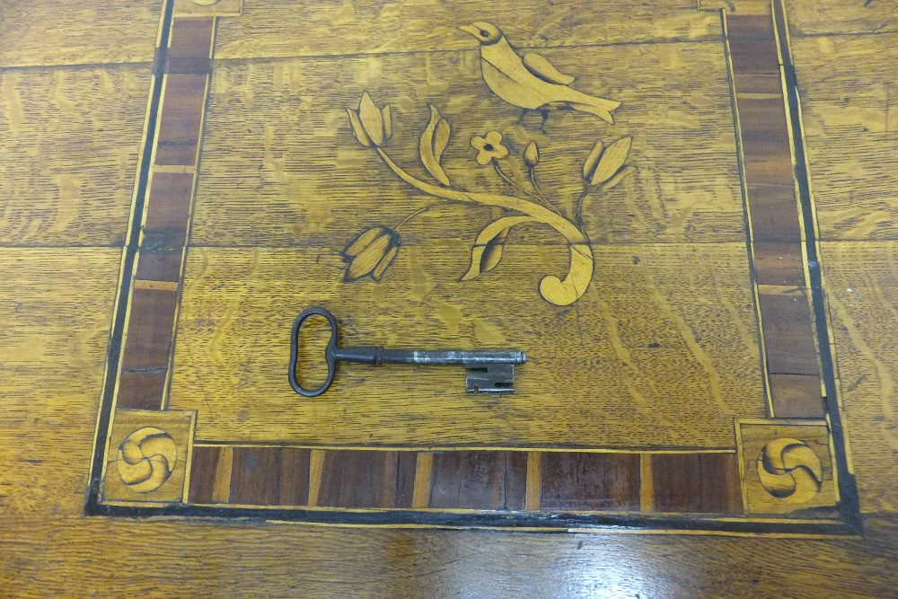 Barokní truhla, vykládaná, ptáci. - 8