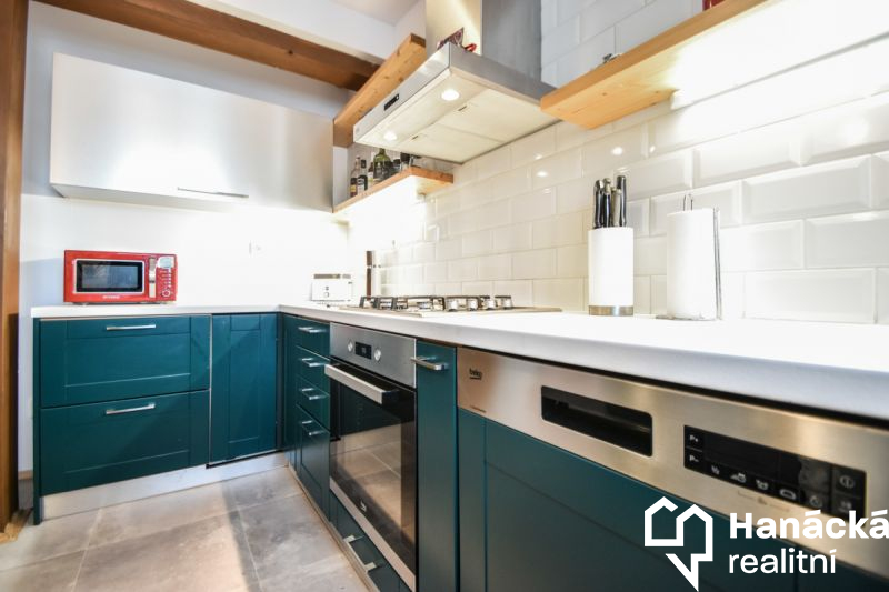 Pronájem podkrovního bytu 3+kk, 114 m² - ul.... - 8