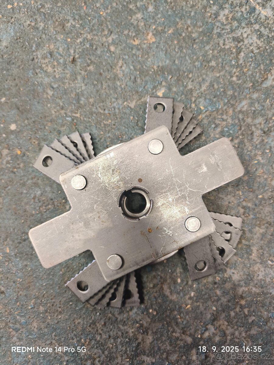 Kladivkový šrotovnik na obilii - 8