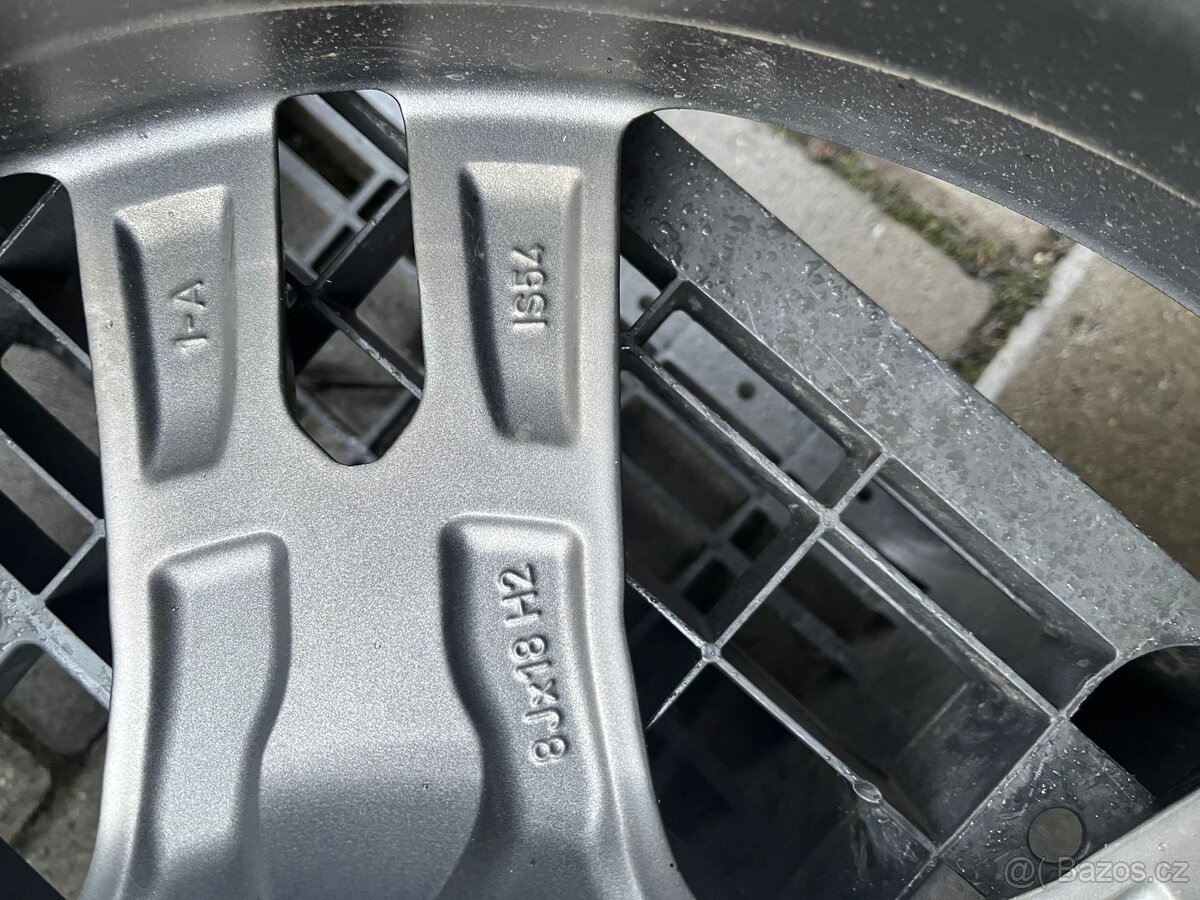 BMW 1 ,,M" kola 18" - 8