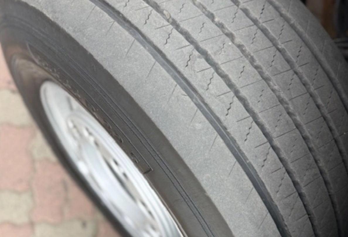 Volvo FE 320 6x2 E6 - valník s HDS - 8