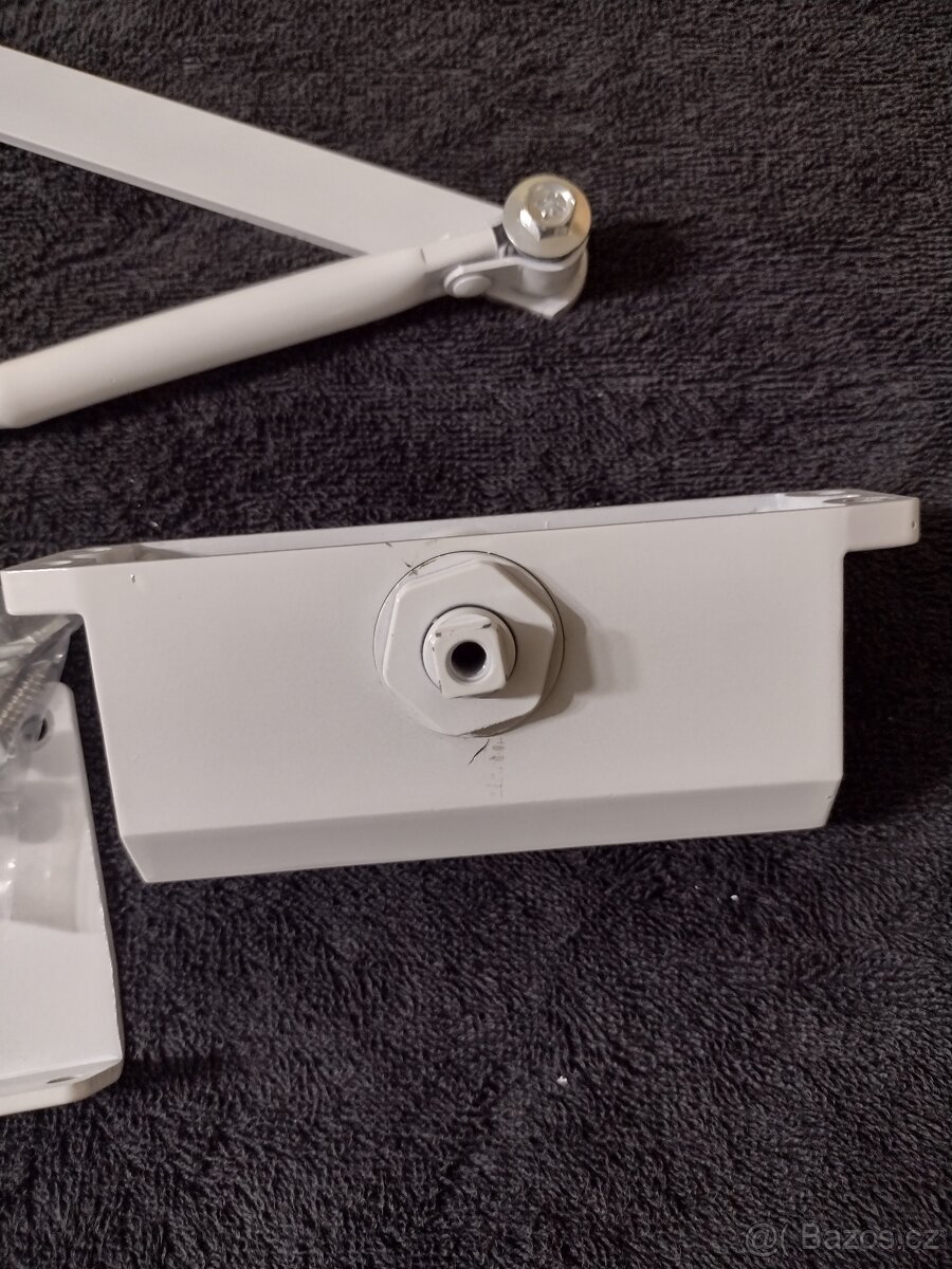 SAMOZAVÍRAČ DVEŘÍ - 8