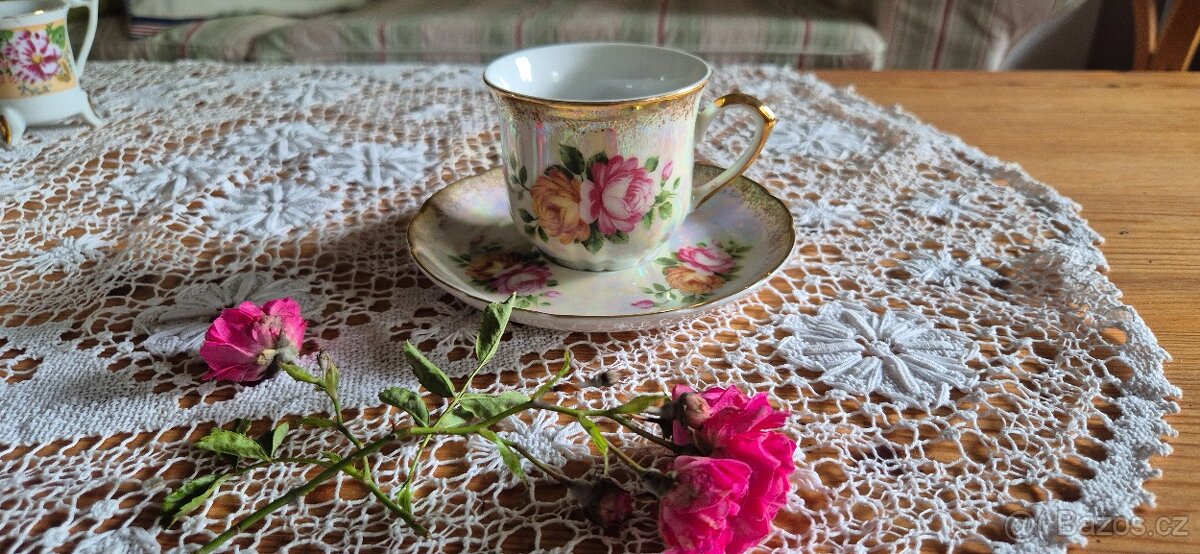 Krásné porcelánové hrníčky s podšálky - 8