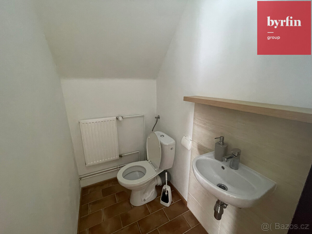 Nabídka k pronájmu – Moderní a pohodlný 3+1 byt v rodinném d - 8