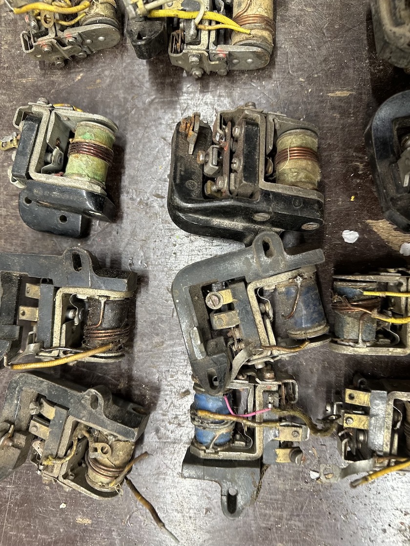 Predám regulátor napatí k zapalovani JAWA ČZ 175 250 350 - 8