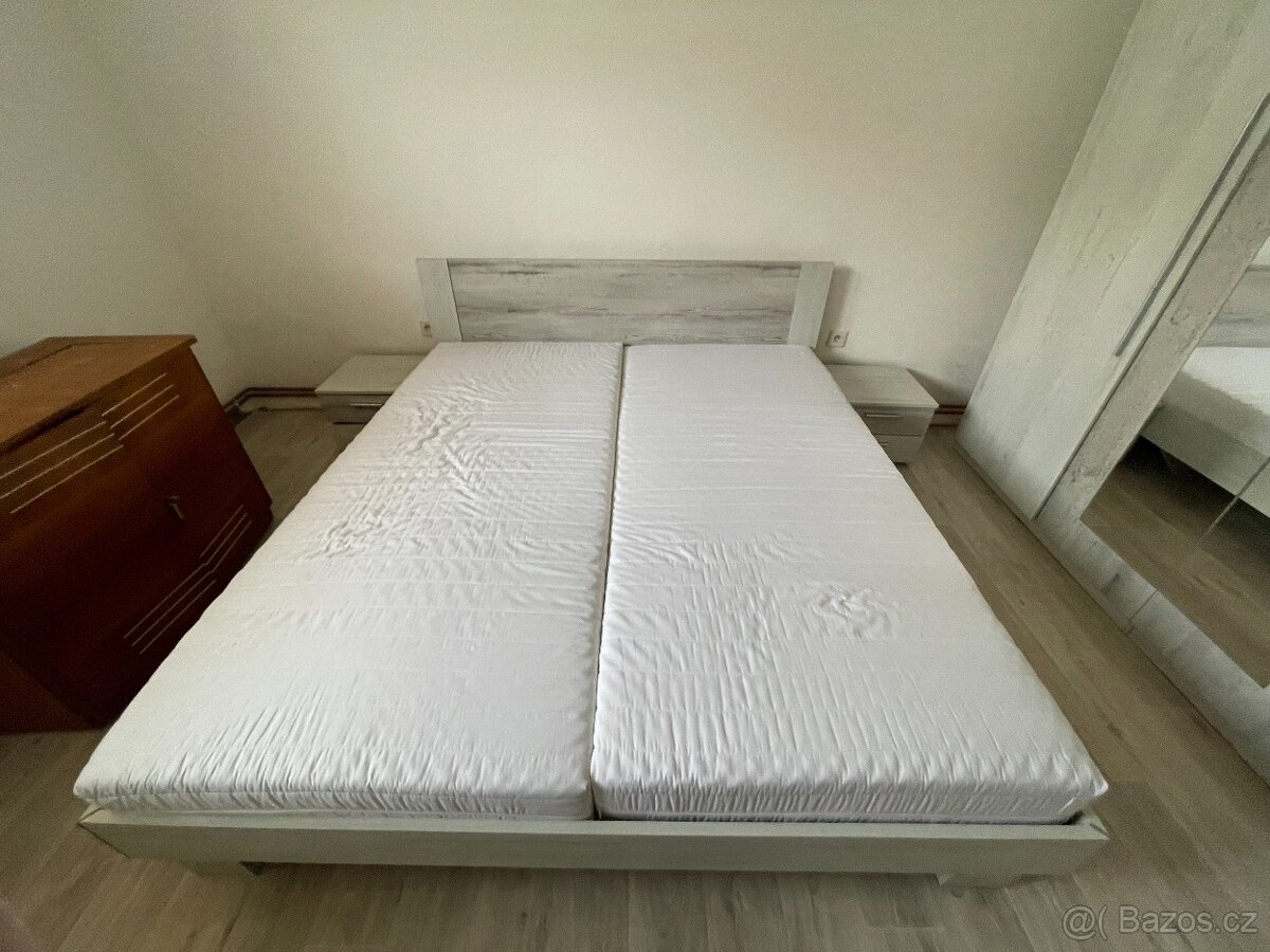 Moderní naábytek do ložnice stůl s židlemi a botník - 8