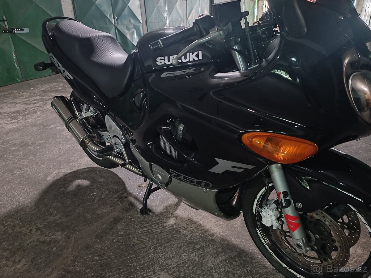 Suzuki GSX 750f katana - 8