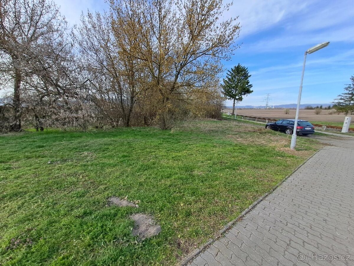 Prodej stavebního pozemku na RD - 8