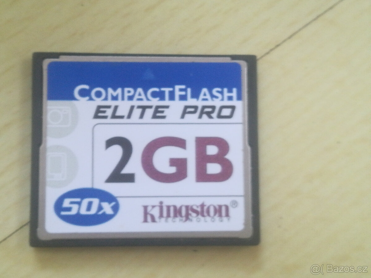 2x FujiFilm Finepix S7000 - zřejmě vadný CCD čip - 8