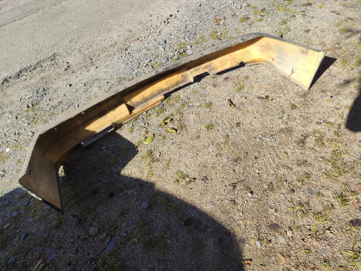 Tatra 613-4 - Přední nárazník poškozený - 8