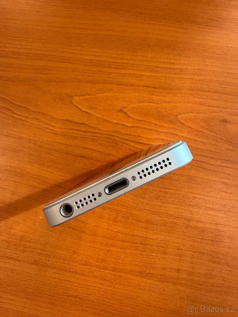 iPhone SE Silver, 32GB - 8