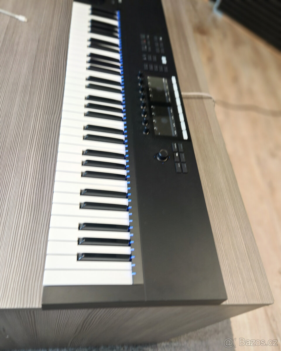 Native Instruments Komplete Kontrol S61 MK2 MIDI keyboard - 8