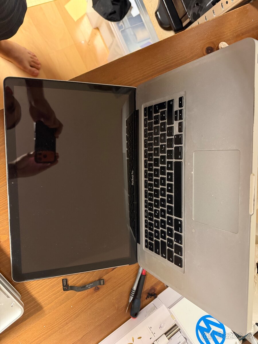 Prodám 6x macbook a 1x ipad na ND - 8