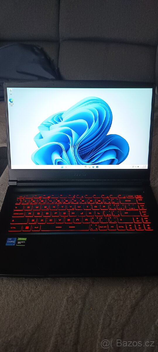 Herní notebook MSI - 8