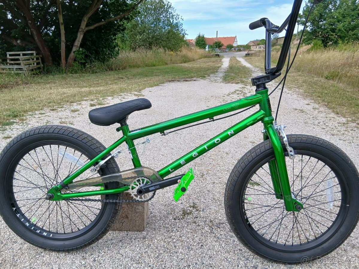 B M X - 8