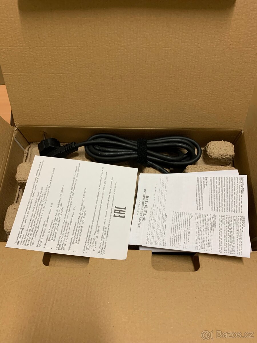 Napařovač oděvů Tefal Access Steam Minute Red DT6132E0 - 8