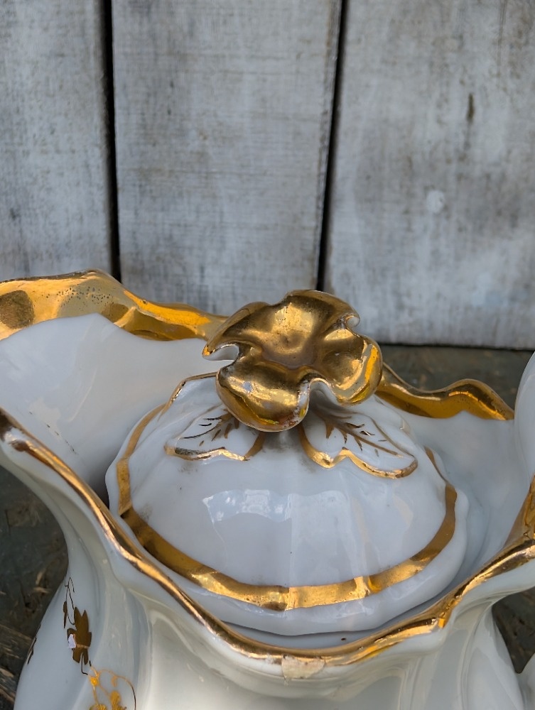 Starožitná mléčenka...konvička, víčko s květem. - 8