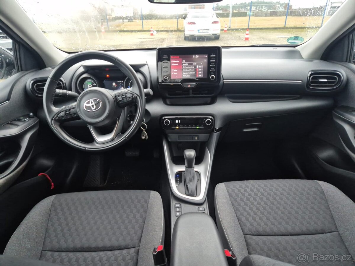 Toyota Yaris hybrid - 8