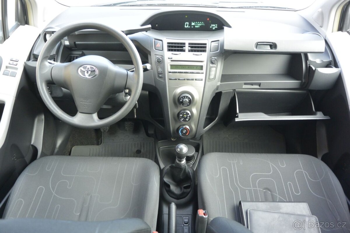 PRODÁM Toyota Yaris 1.3VVT-i 6kv 70tis km - 8