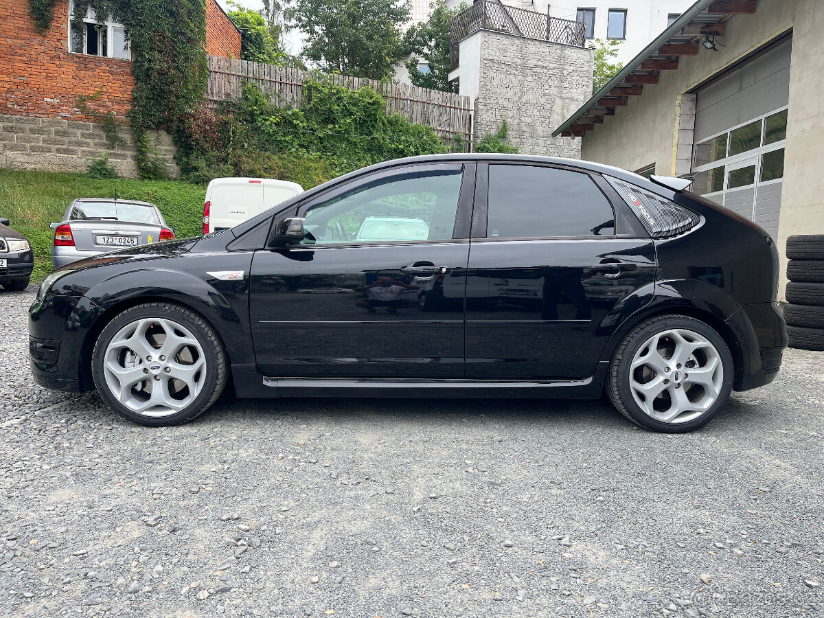 FORD FOCUS ST 2,5 i 166 Kw BLACK EDITION - 8