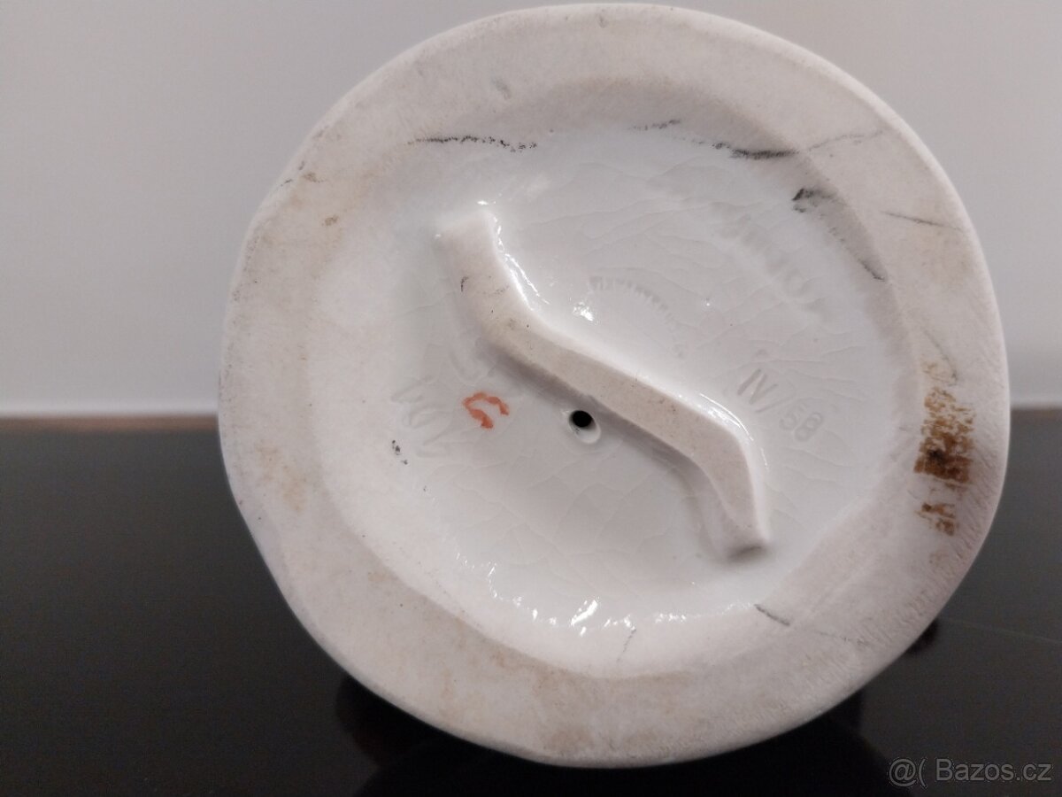 Chlapec na sáňkách - 8