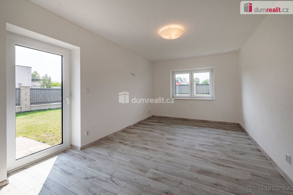 Luxusní novostavba prostorného rodinného domu s garáží, tera - 8