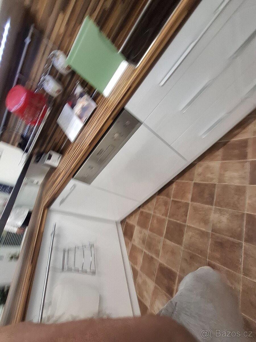 Bílá lesk MDF fólie - 8