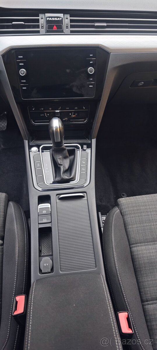 VW Passat 2021 facelift 2.0 TDI DSG panorama tažné +DPH - 8