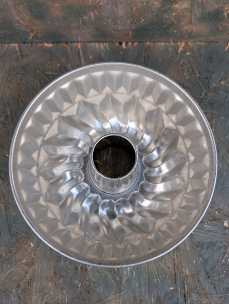 Retro hliníková forma na bábovku. - 8