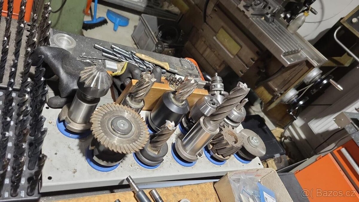 Nástrojářská frézka TOS FNGJ 20 - 8