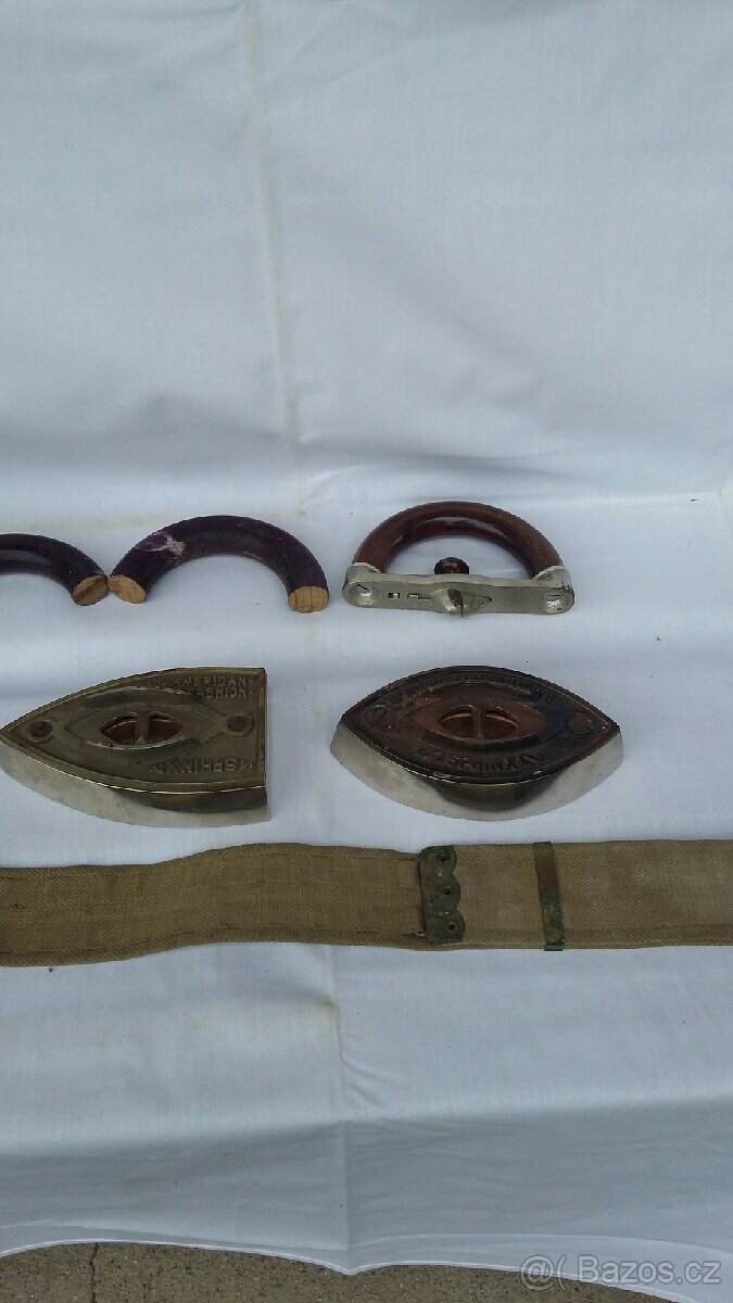 Opasek, sumku , žehličky, noviny - 8