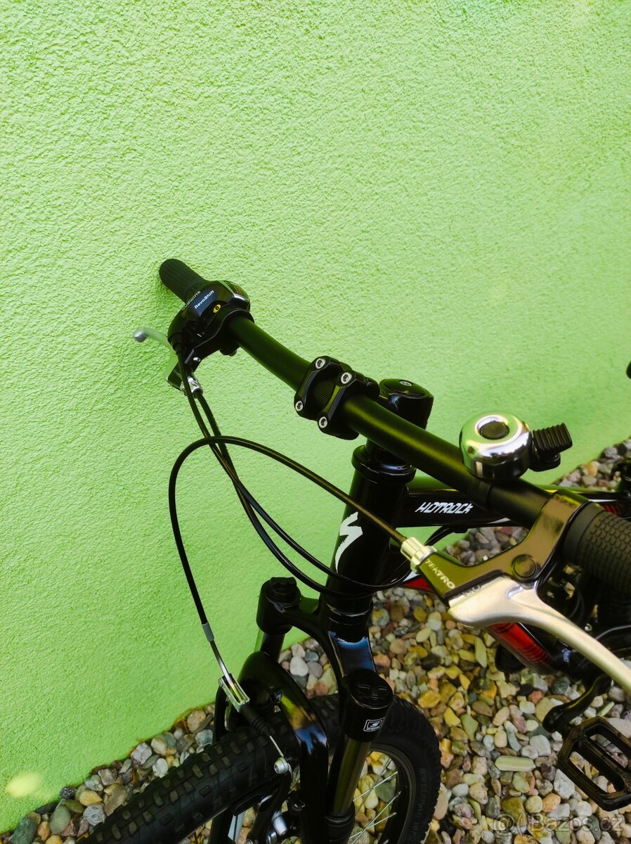 Značkové dětské kolo Specialized24"(černá/červená) - 8