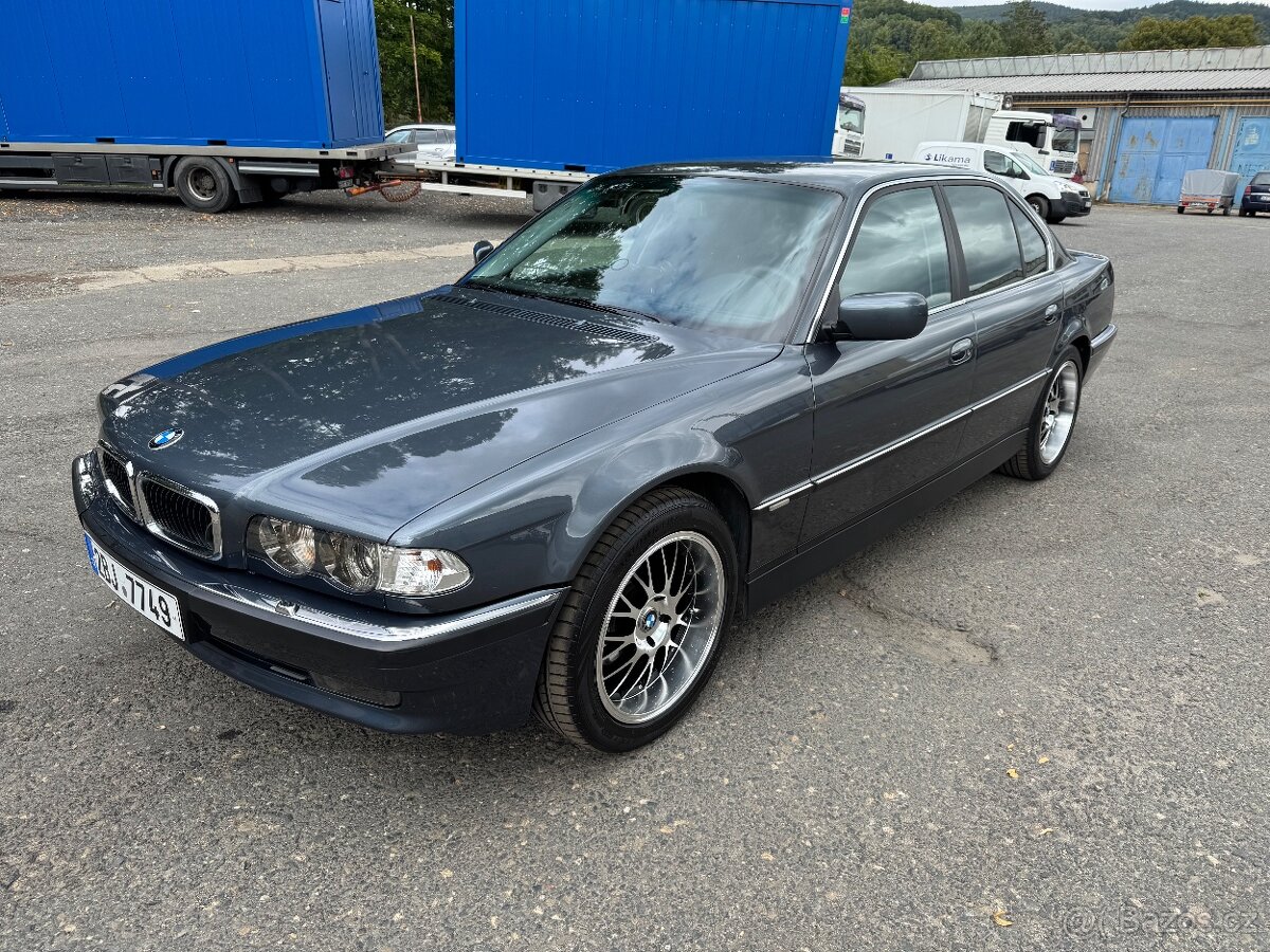 BMW E38 728i - 8