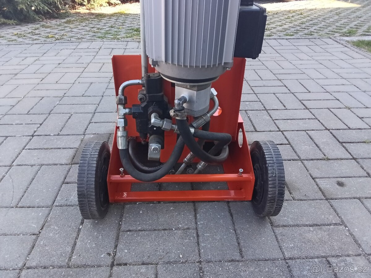 Štípačka dřeva - 8