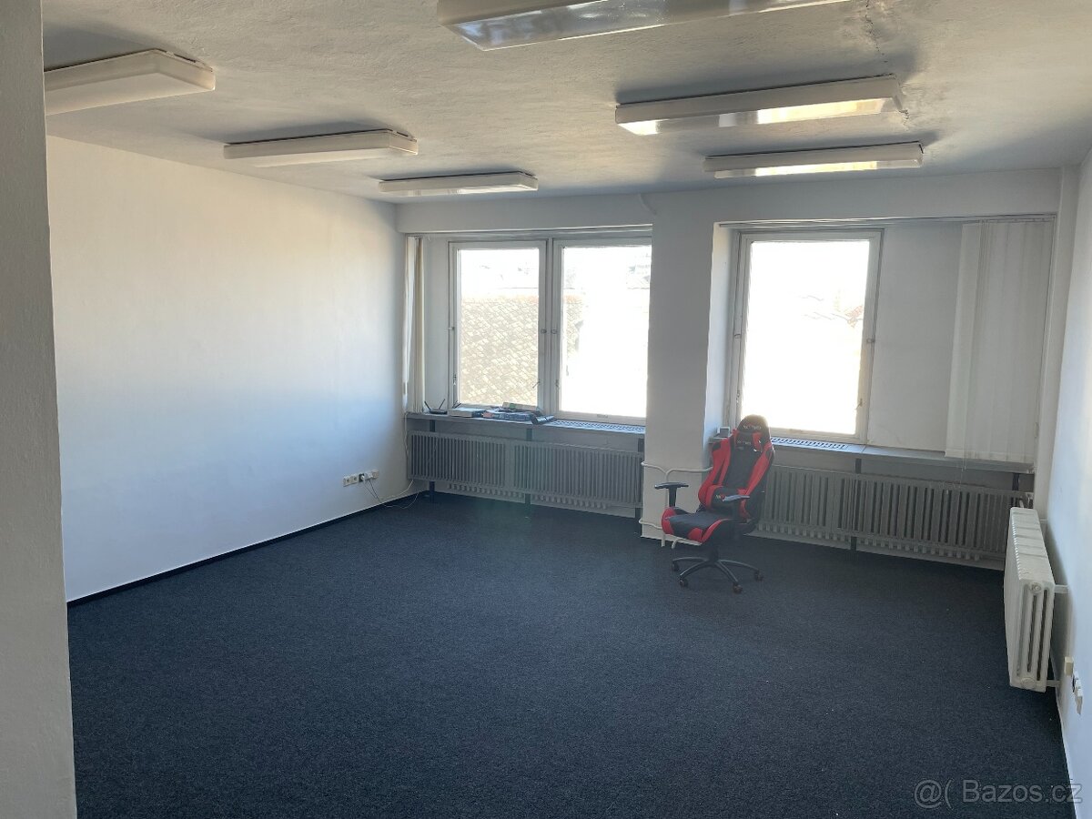 Obchodní a kancelářské prostory na náměstí v Bruntále - 8