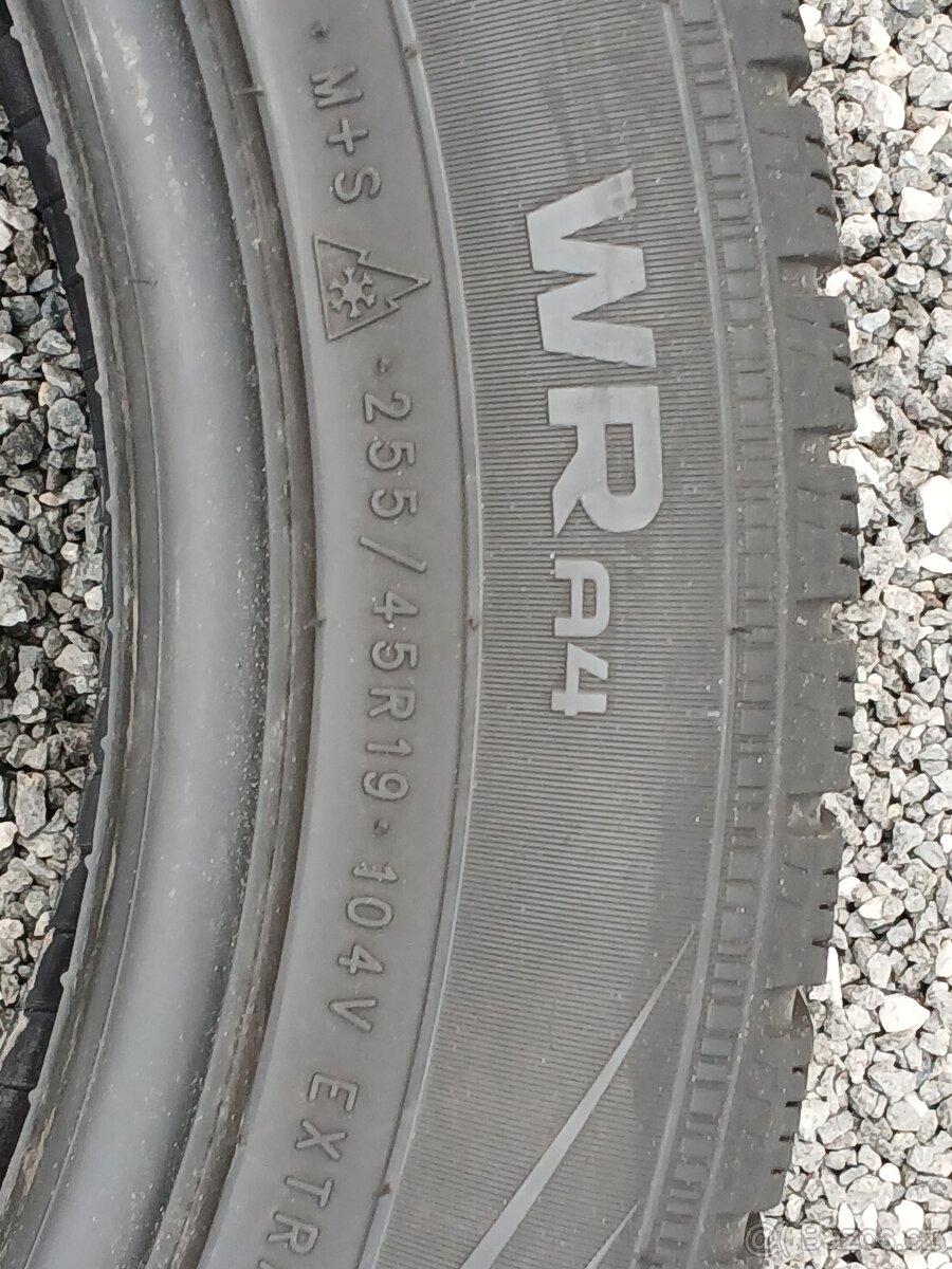 Zimní pneu Nokian 255/45/19 vzorek 6,5mm - 8