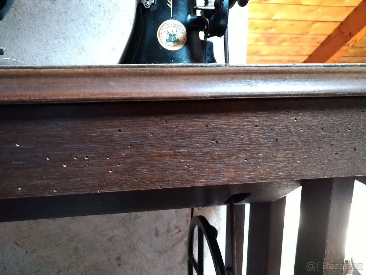 Šlapací šicí stroj Ideal - 8