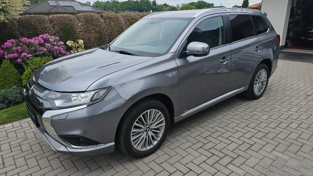 Mitsubishi Outlender 2.4 PHEV 165KW 4WD - 8