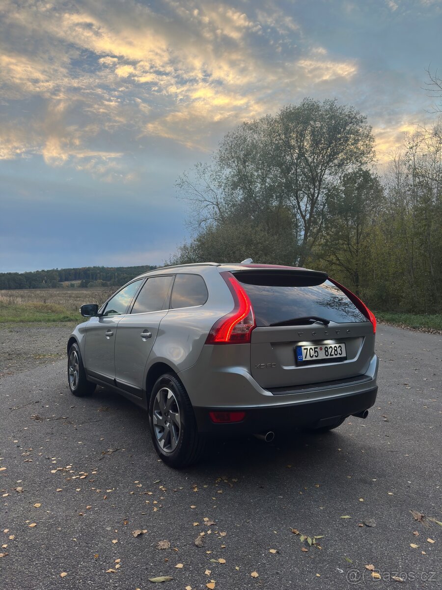 Volvo XC60 2.4 D5 AWD - 8