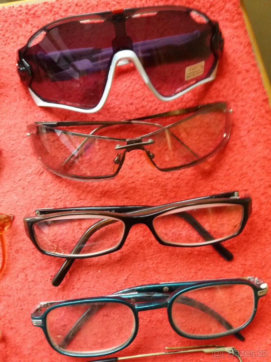 Hodinky, brýle, pouzdra - 8