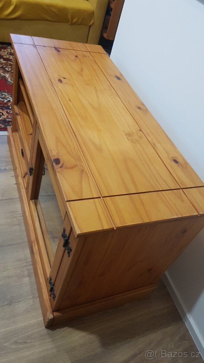 Komoda - 8