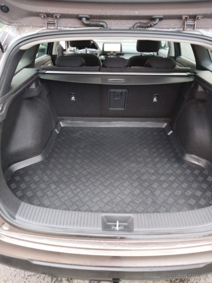 Hyundai i30 kombi - v záruce - 8