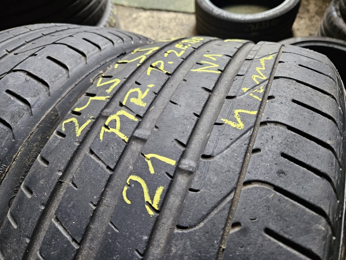 245/35R20 - 8