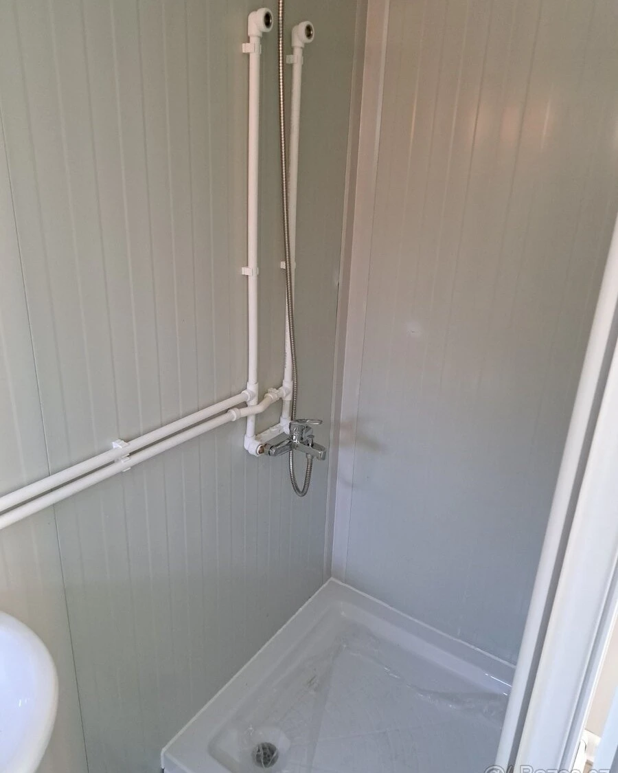 Obytný kontejner se sociálním zařízením 3x6m. - 8