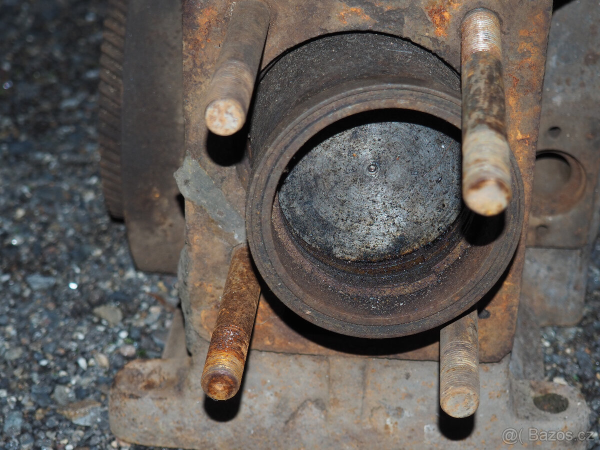 Prodám stabilní motor Škoda Plzeň ze 30. let. - 8