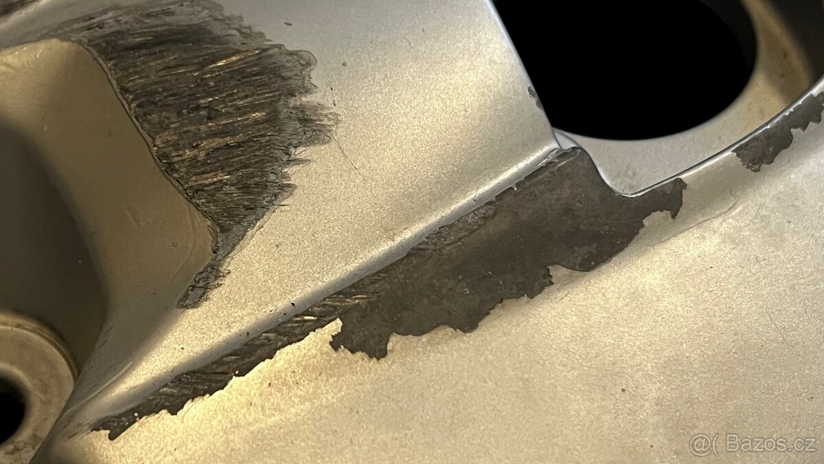 Kryt ventilů BMW R1200R - 8