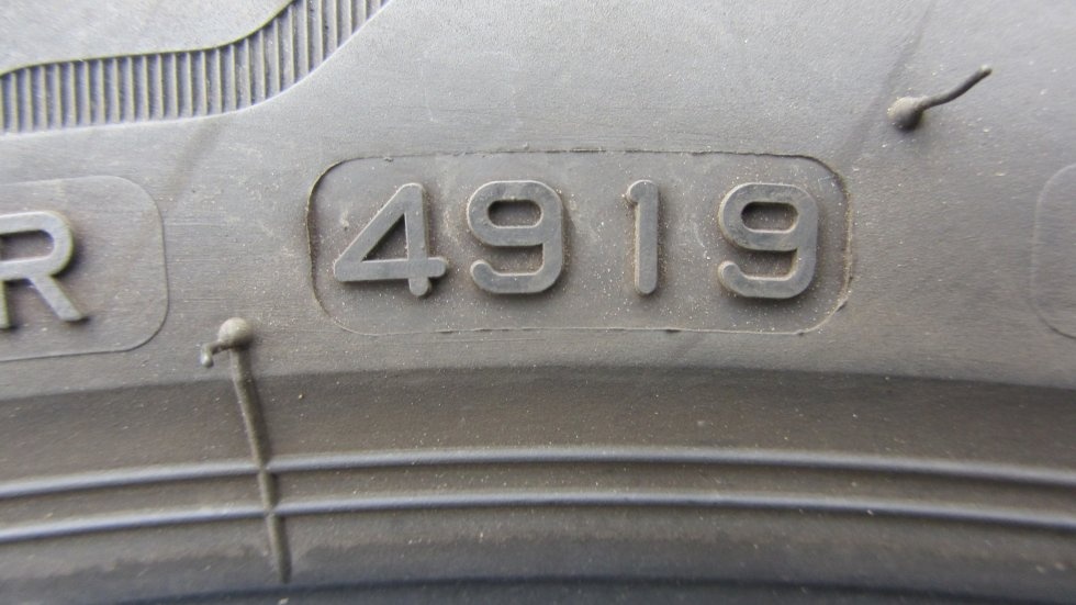 Letní pneu 235/45/20 Bridgestone - 8