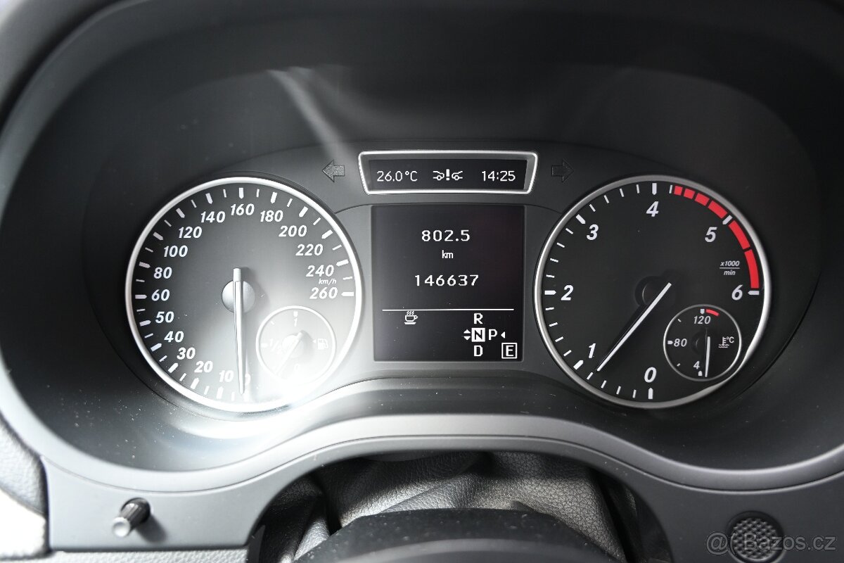 Mercedes-Benz B180 - 8