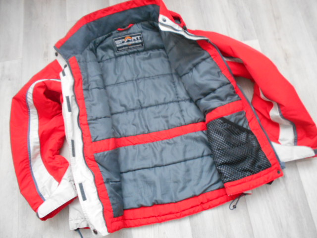 ZÍMNÍ BUNDA VEL. M - 8